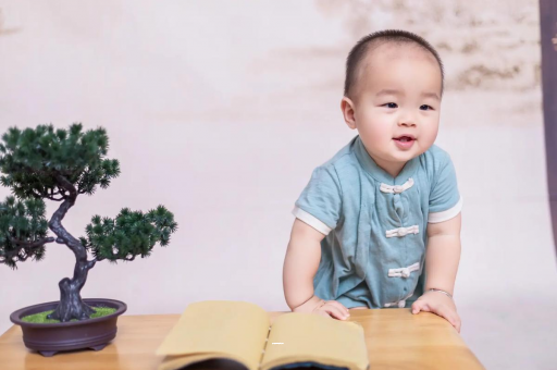 龙海六个月宝宝摇头正常吗